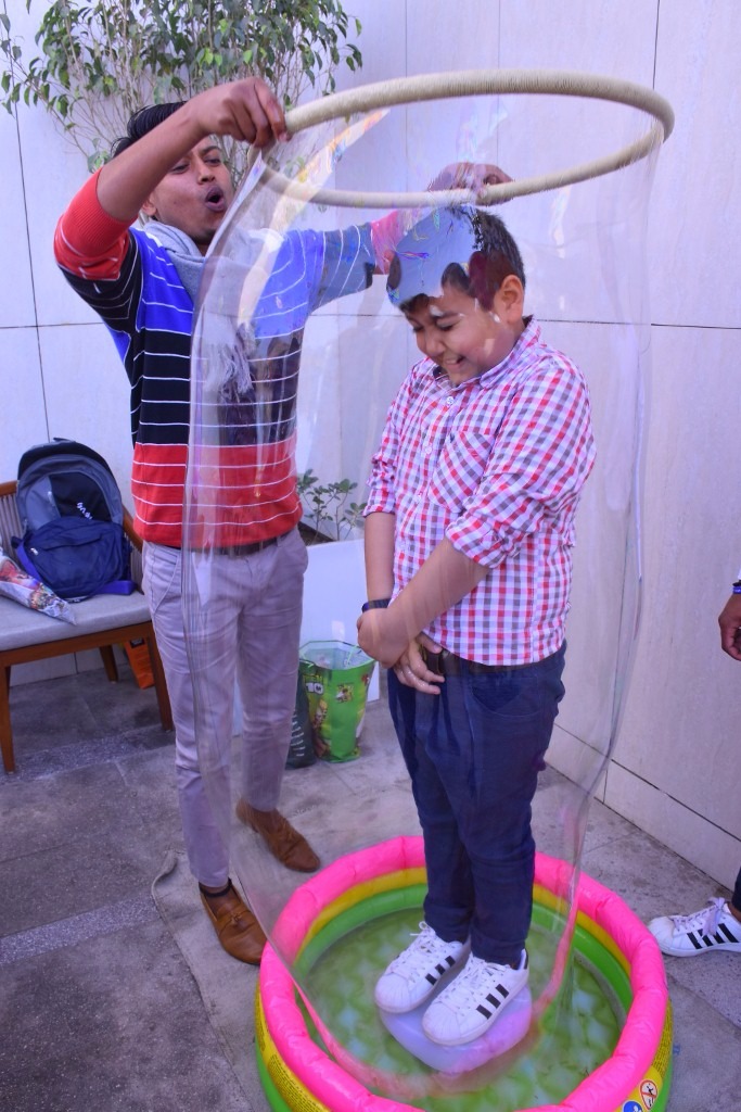  Bubble Act Show in mansrover